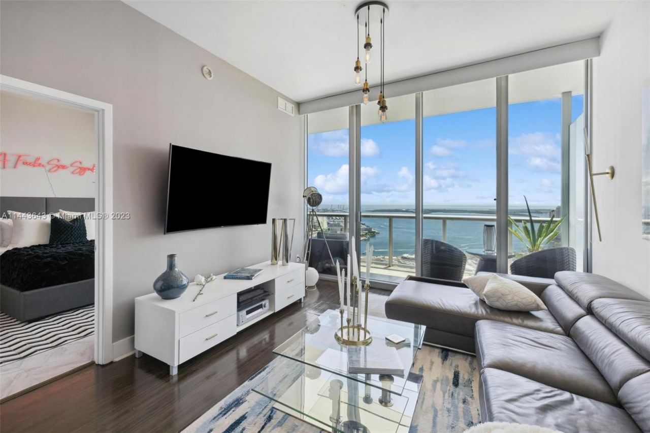 Flat in Miami, USA, 110 m² - picture 1