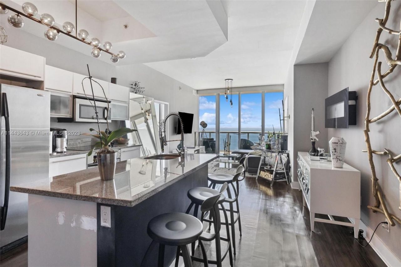 Piso en Miami, Estados Unidos, 110 m² - imagen 7