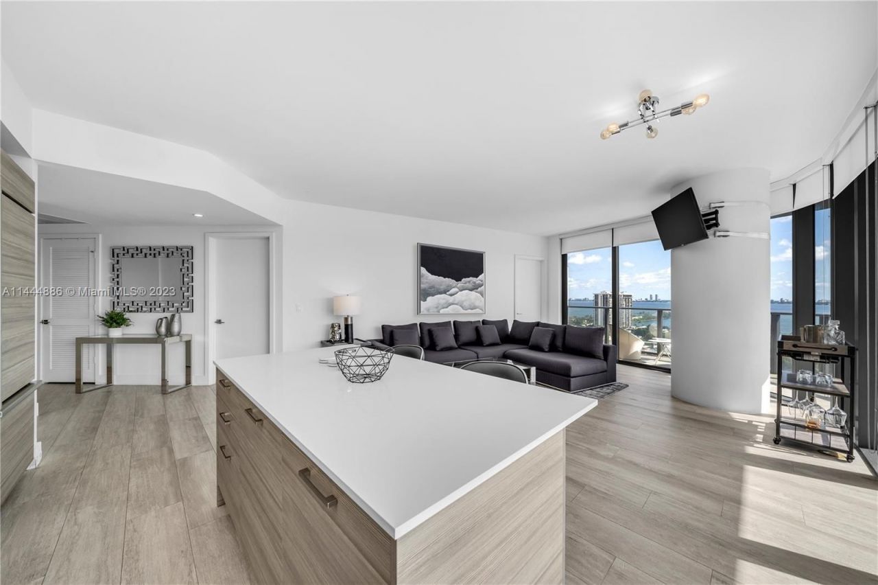 Flat in Miami, USA, 100 m² - picture 2