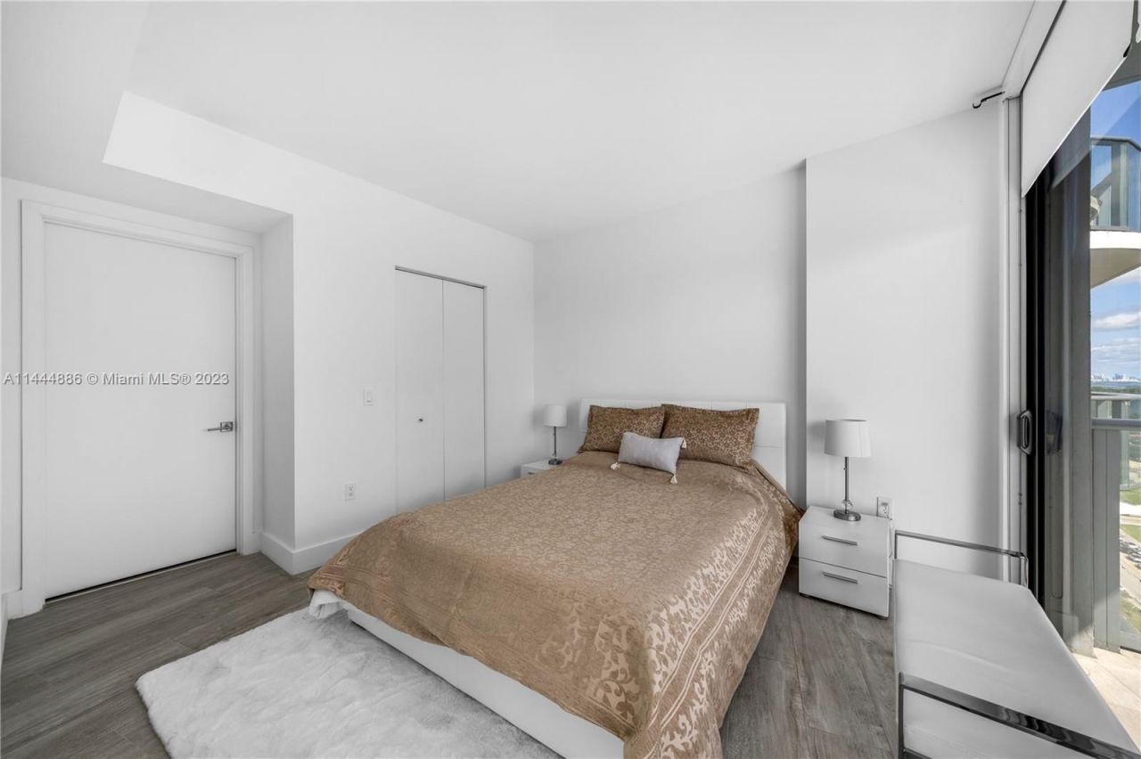 Flat in Miami, USA, 100 m² - picture 10