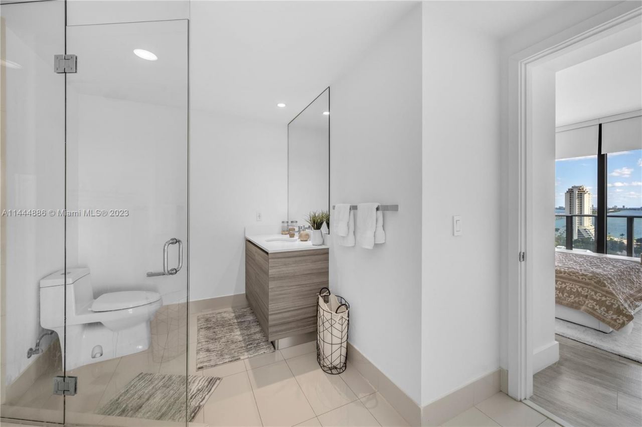 Flat in Miami, USA, 100 m² - picture 11