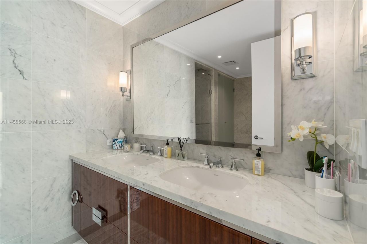 Piso en Miami, Estados Unidos, 140 m² - imagen 16