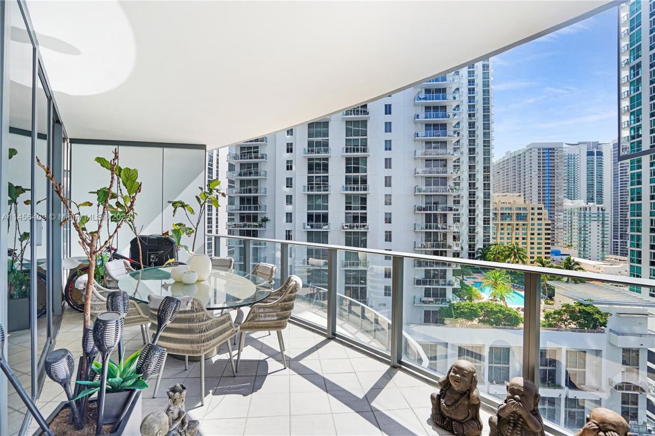 Flat in Miami, USA, 180 m² - picture 15