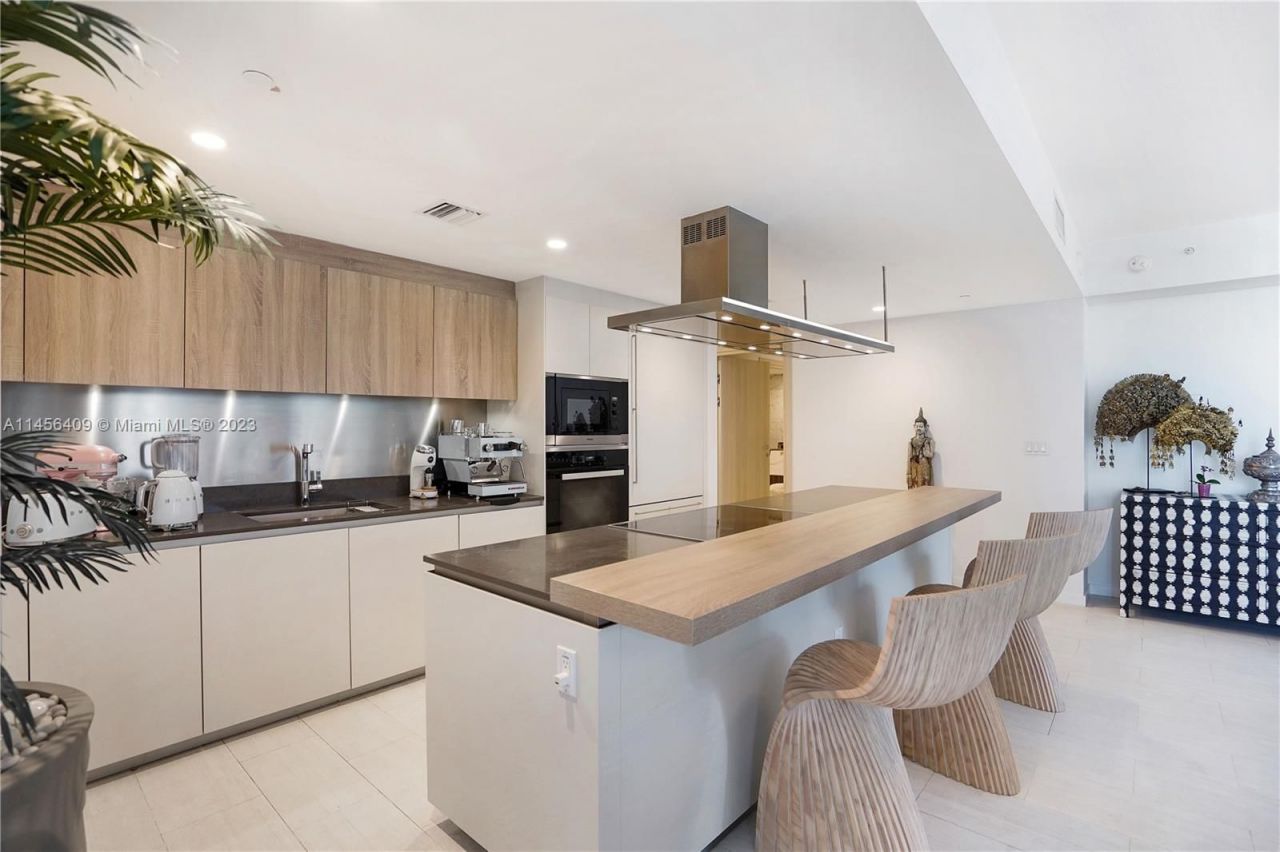 Flat in Miami, USA, 180 m² - picture 3