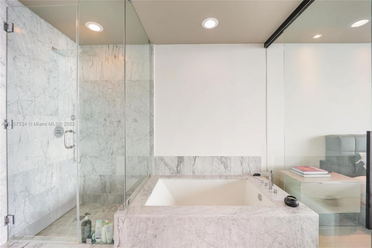 Piso en Miami, Estados Unidos, 110 m² - imagen 12