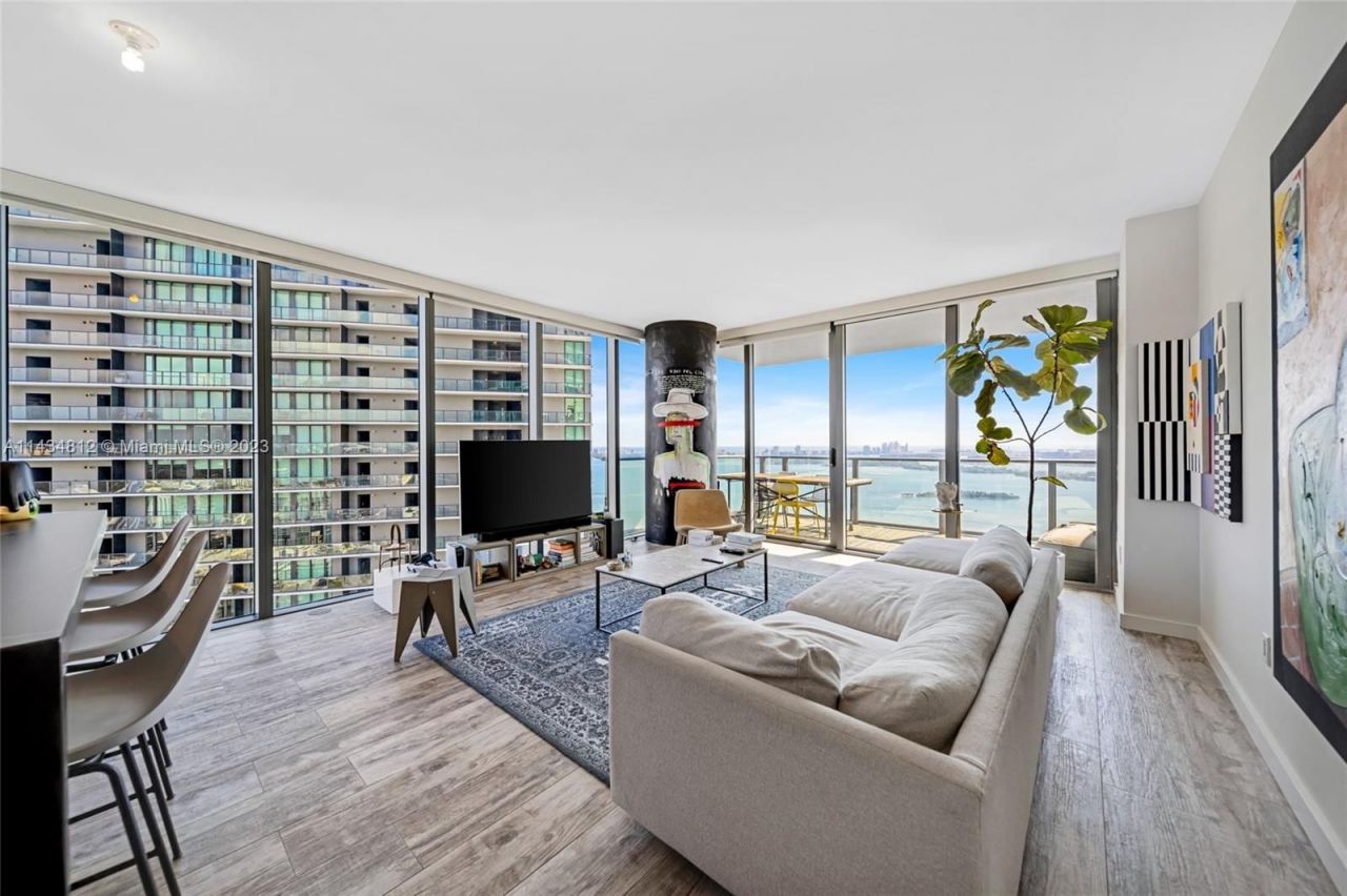 Piso en Miami, Estados Unidos, 80 m² - imagen 1