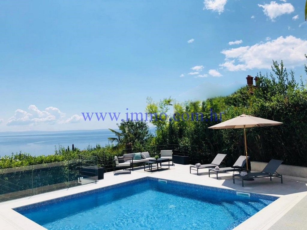 Villa à Opatija, Croatie, 250 m² - image 1