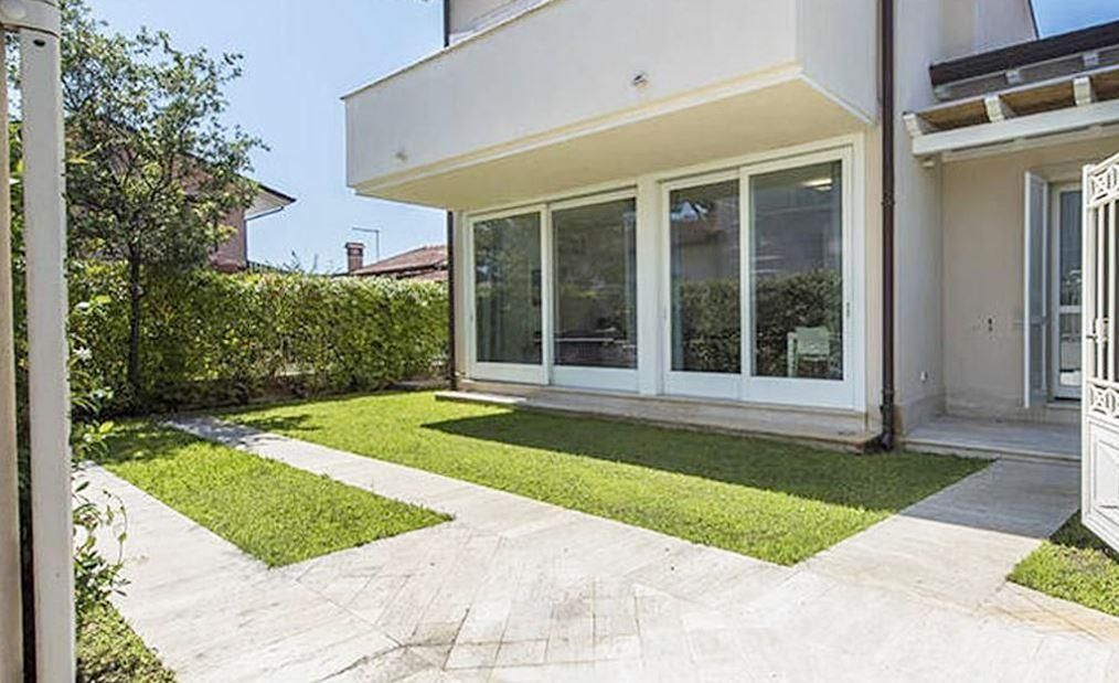 Maison à Forte dei Marmi, Italie, 180 m² - image 1