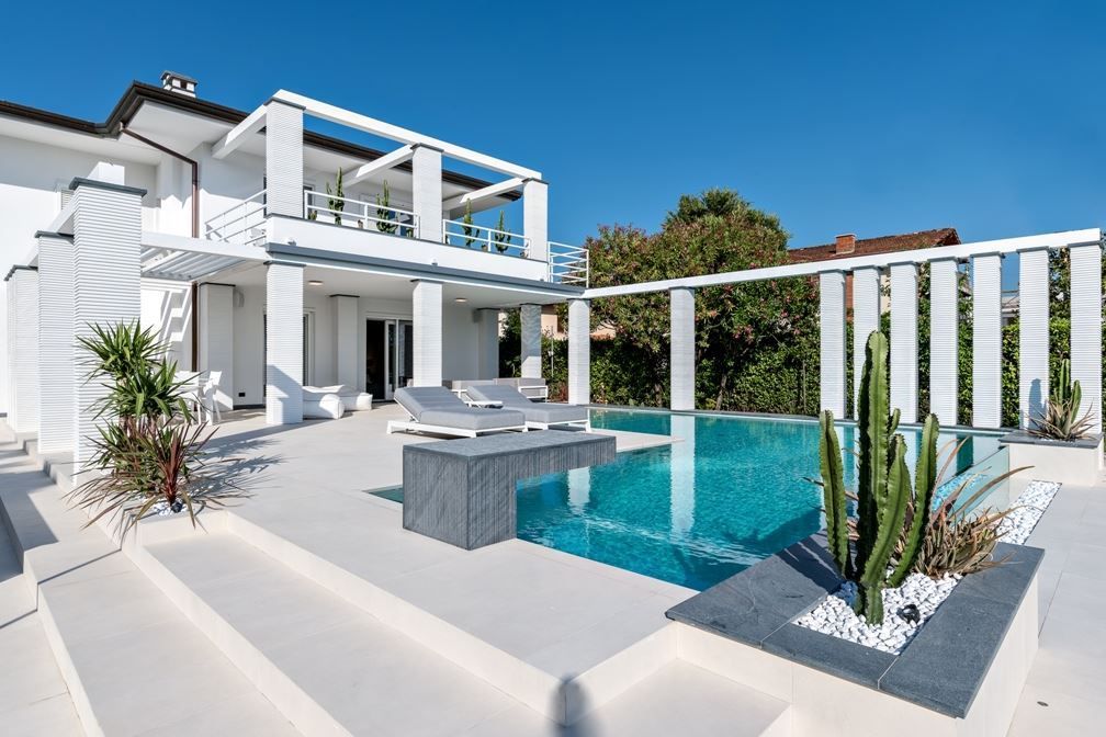 Villa en Forte dei Marmi, Italia, 350 m² - imagen 1