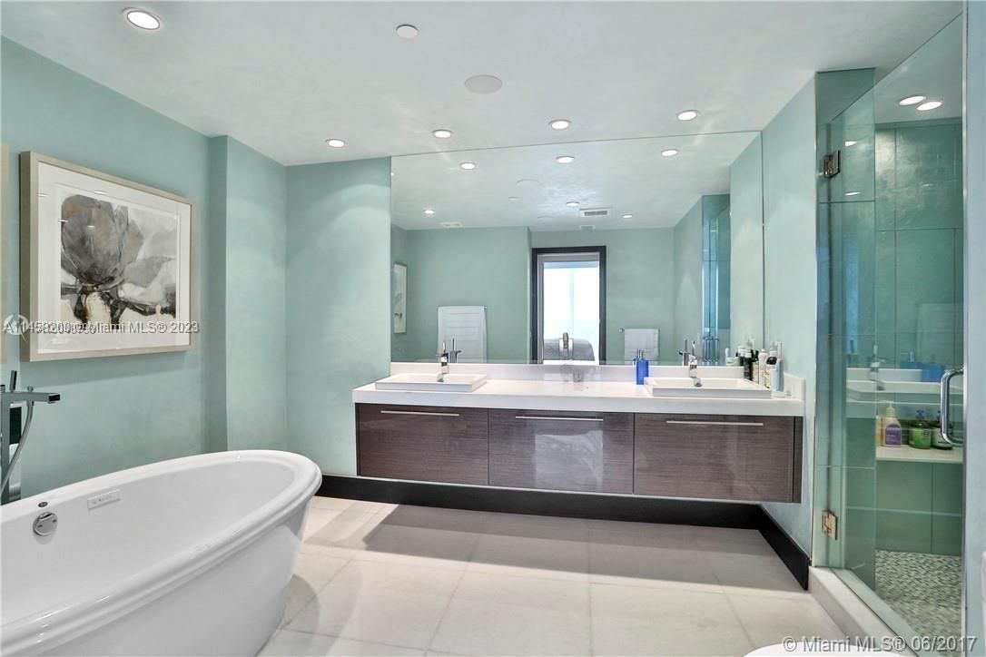 Flat in Miami, USA, 130 m² - picture 8