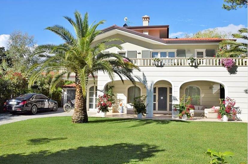 Villa en Forte dei Marmi, Italia, 200 m² - imagen 1