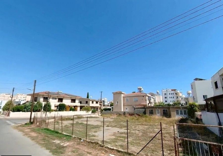 Terrain à Larnaca, Chypre, 729 m² - image 1