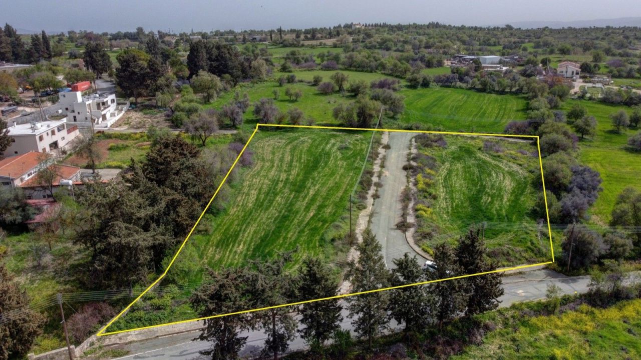 Terreno en Pafos, Chipre, 7 154 m² - imagen 1