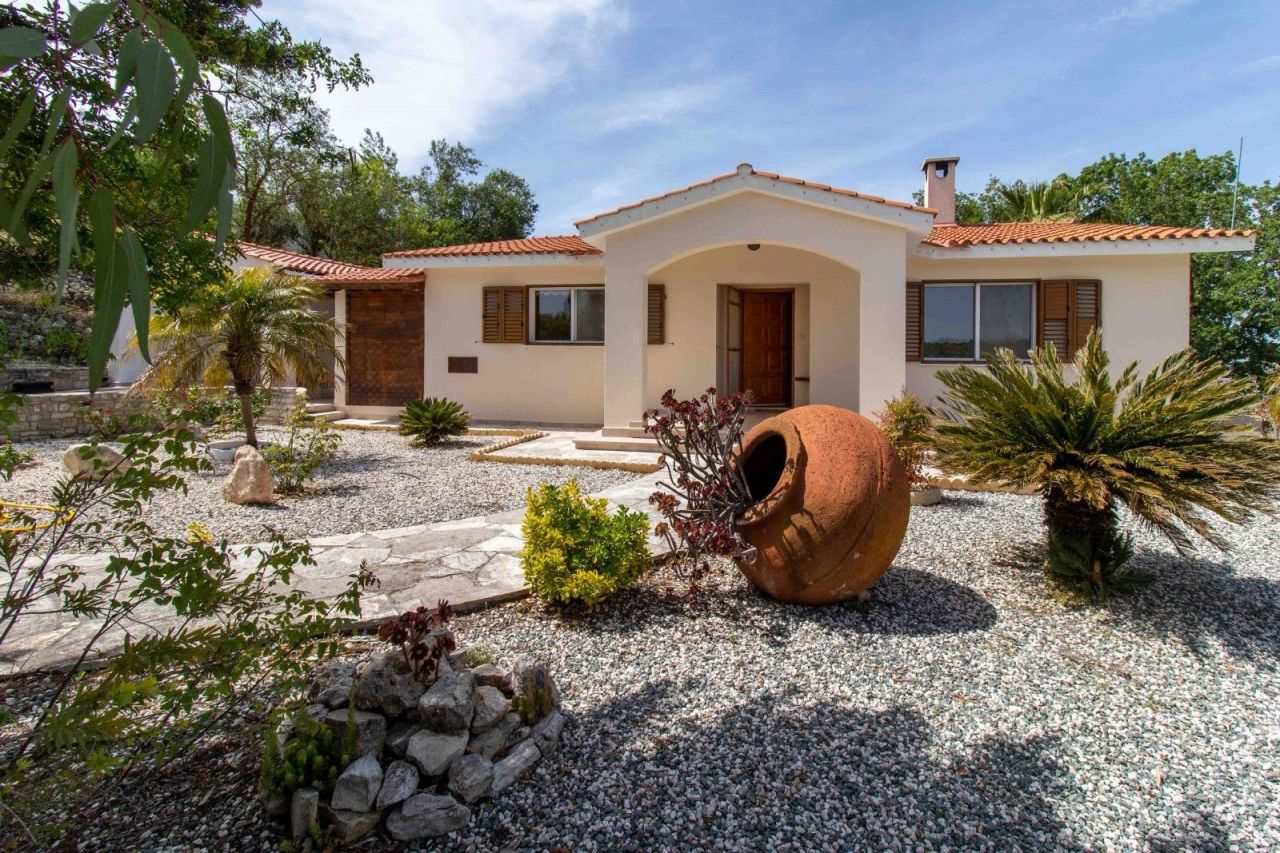 Bungalow in Paphos, Cyprus, 130 m² - picture 1