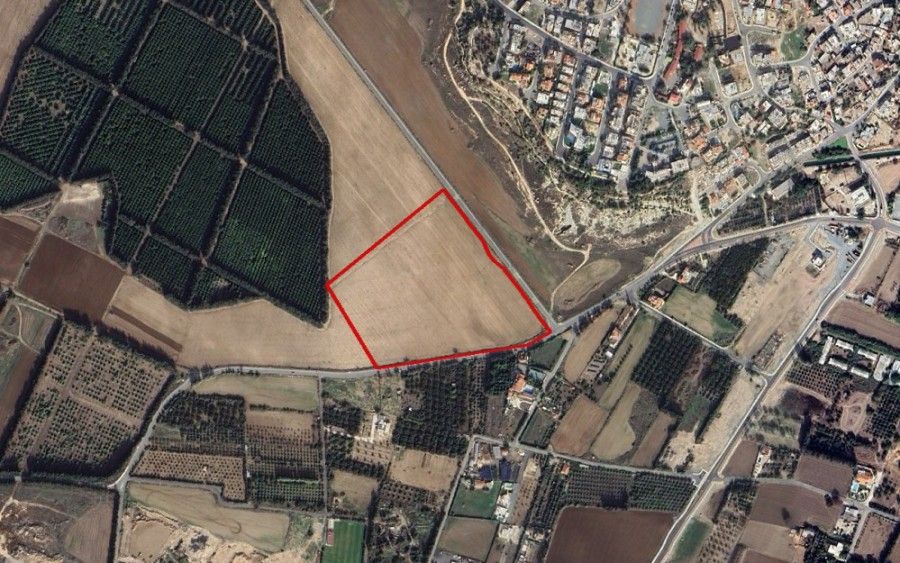 Land in Paphos, Cyprus, 58 166 m² - picture 1