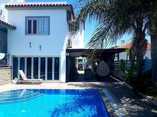 Villa in Larnaka, Zypern, 410 m² - Foto 1