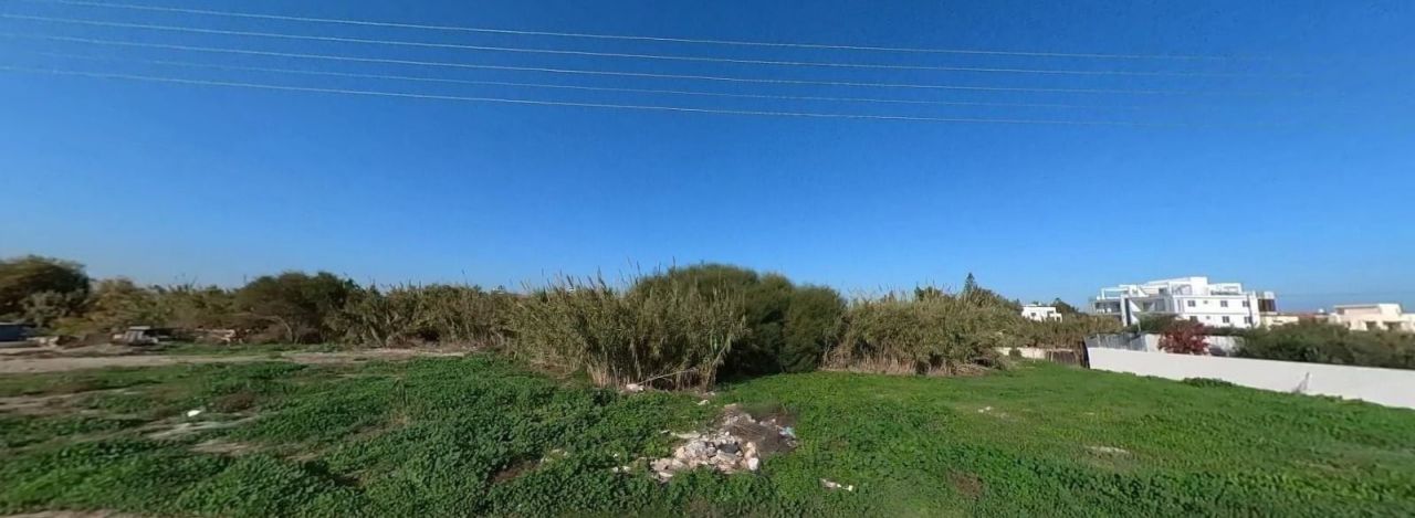 Terrain à Larnaca, Chypre, 3 720 m² - image 1