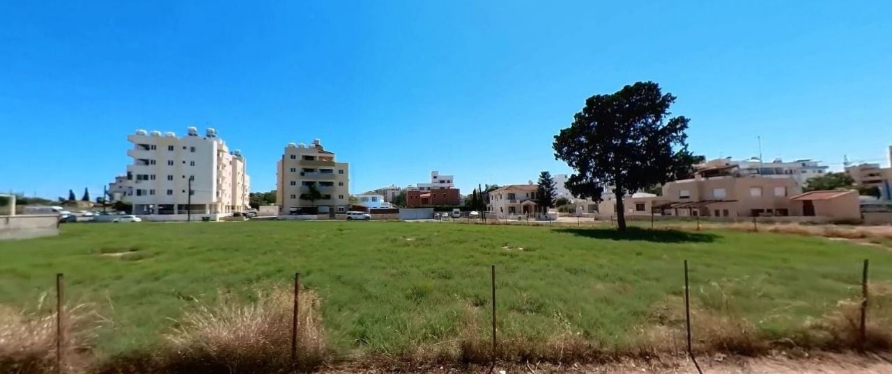 Terrain à Larnaca, Chypre, 614 m² - image 1