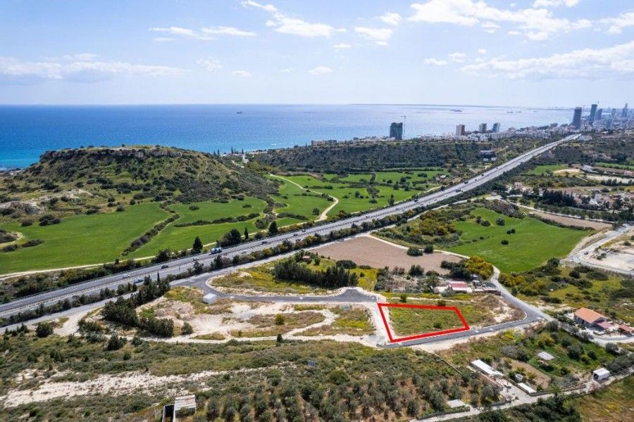 Land in Limassol, Cyprus, 1 628 m² - picture 1