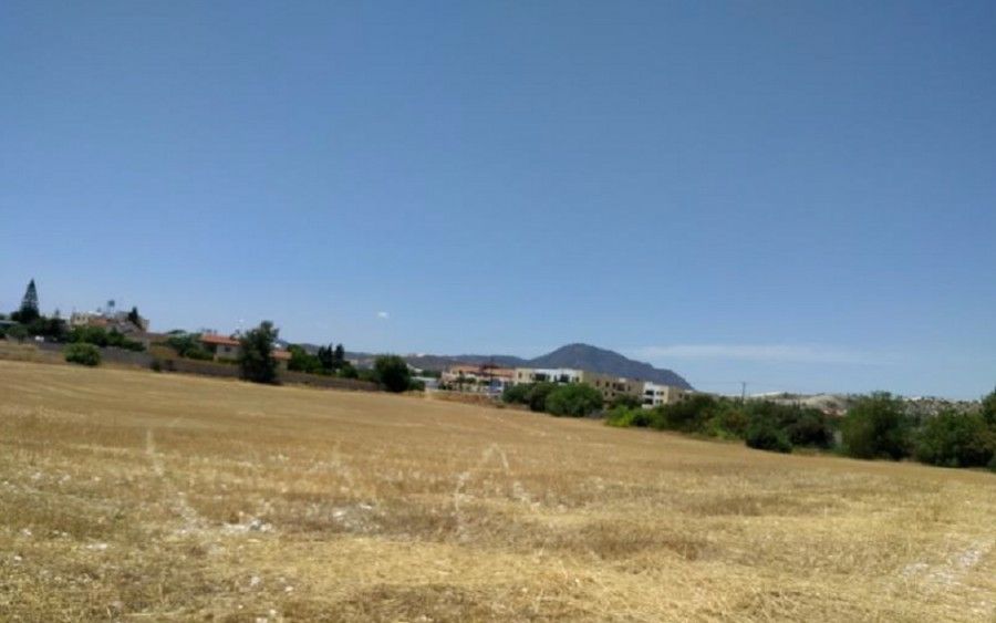 Terrain à Larnaca, Chypre, 65 177 m² - image 1