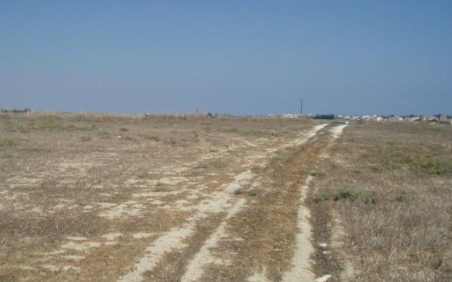 Terrain à Larnaca, Chypre, 34 009 m² - image 1