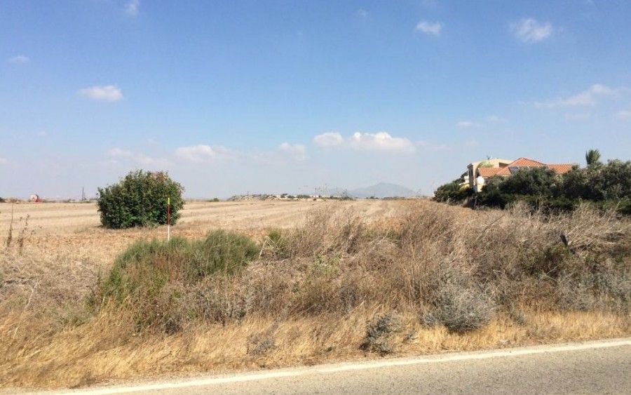 Terrain à Larnaca, Chypre, 6 857 m² - image 1