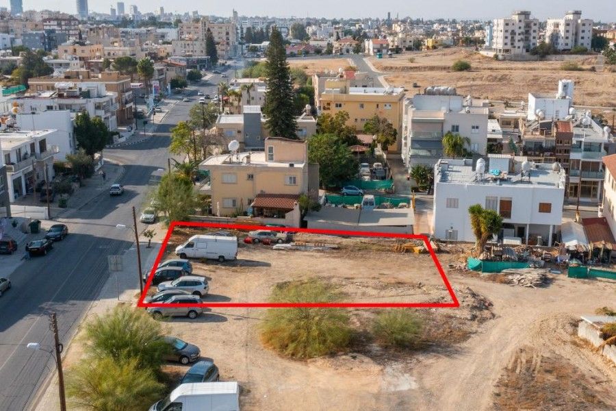 Land in Nicosia, Cyprus, 979 m² - picture 1