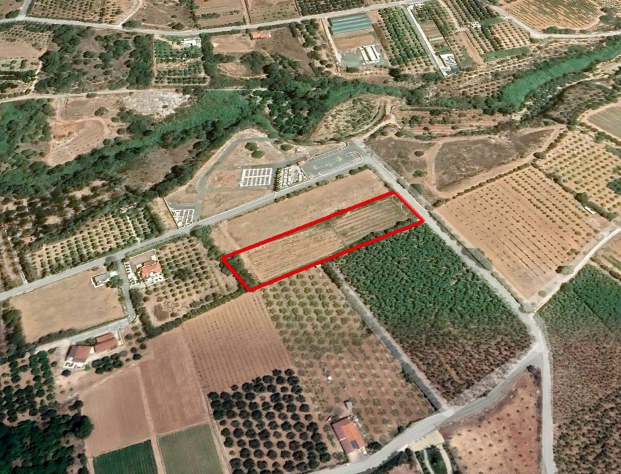 Land in Paphos, Cyprus, 5 676 m² - picture 1