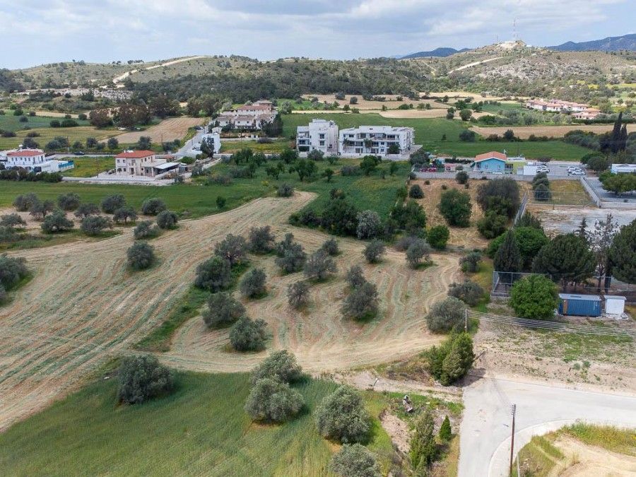 Terrain à Larnaca, Chypre, 4 348 m² - image 1