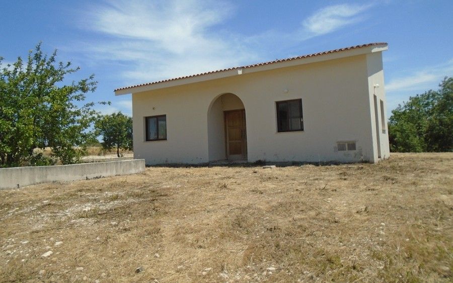 Land in Paphos, Cyprus, 9 804 m² - picture 1