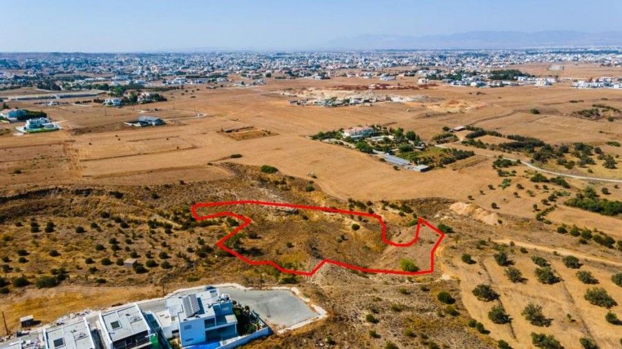 Terreno en Nicosia, Chipre, 6 606 m² - imagen 1