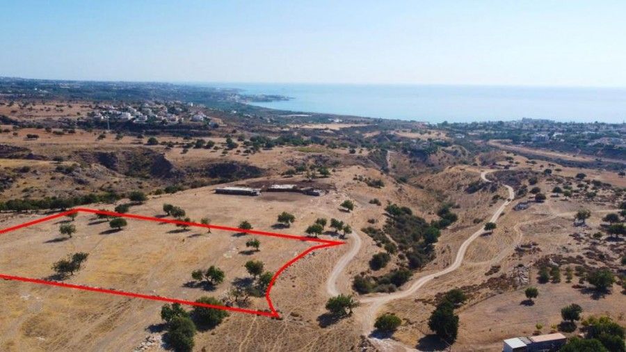 Land in Paphos, Cyprus, 12 993 m² - picture 1