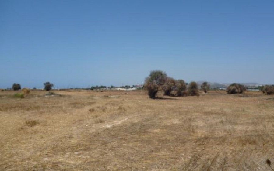 Terrain à Larnaca, Chypre, 20 237 m² - image 1