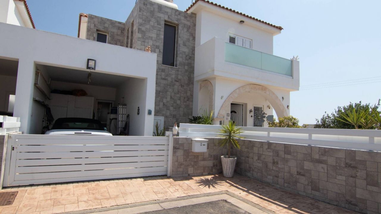 Villa in Protaras, Cyprus, 136 m² - picture 1