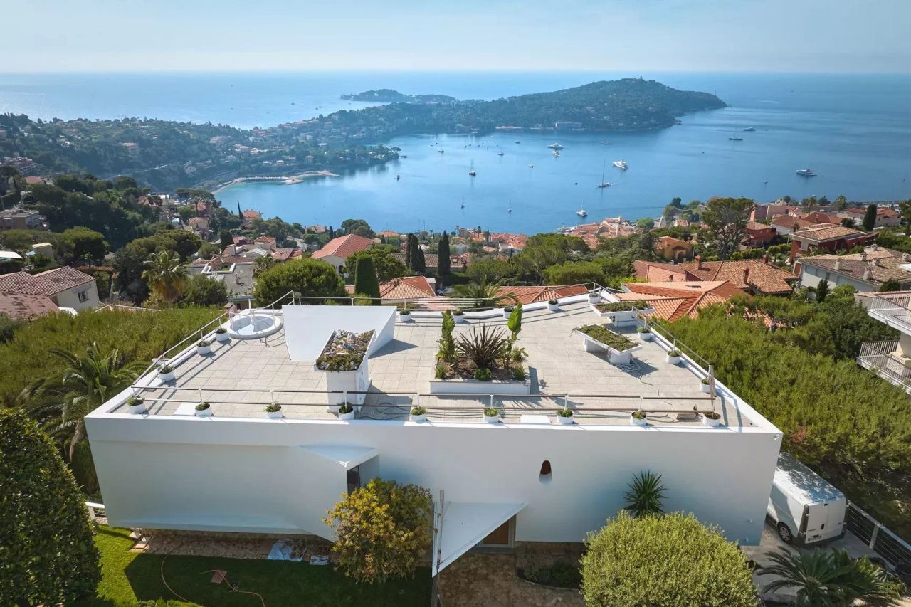 Villa in Villefranche-sur-Mer, France, 285 m² - picture 1