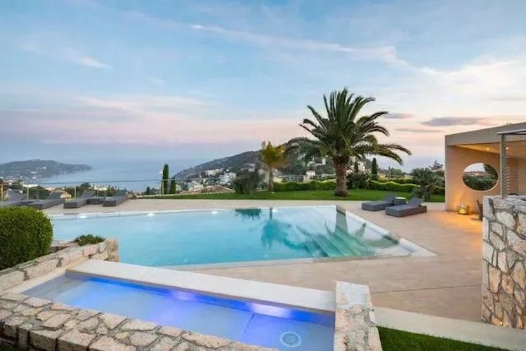 Villa in Villefranche-sur-Mer, France, 400 m² - picture 1