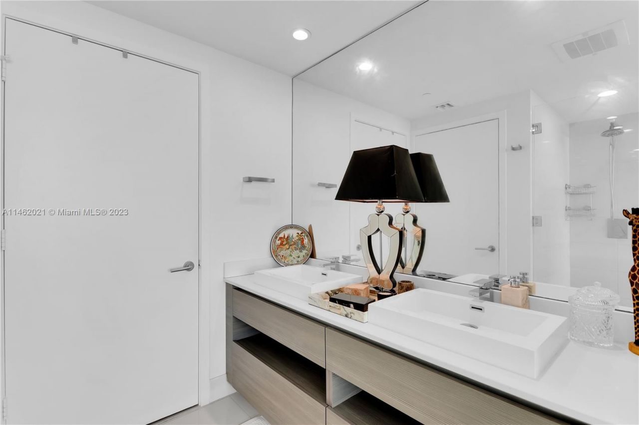 Flat in Miami, USA, 130 m² - picture 9