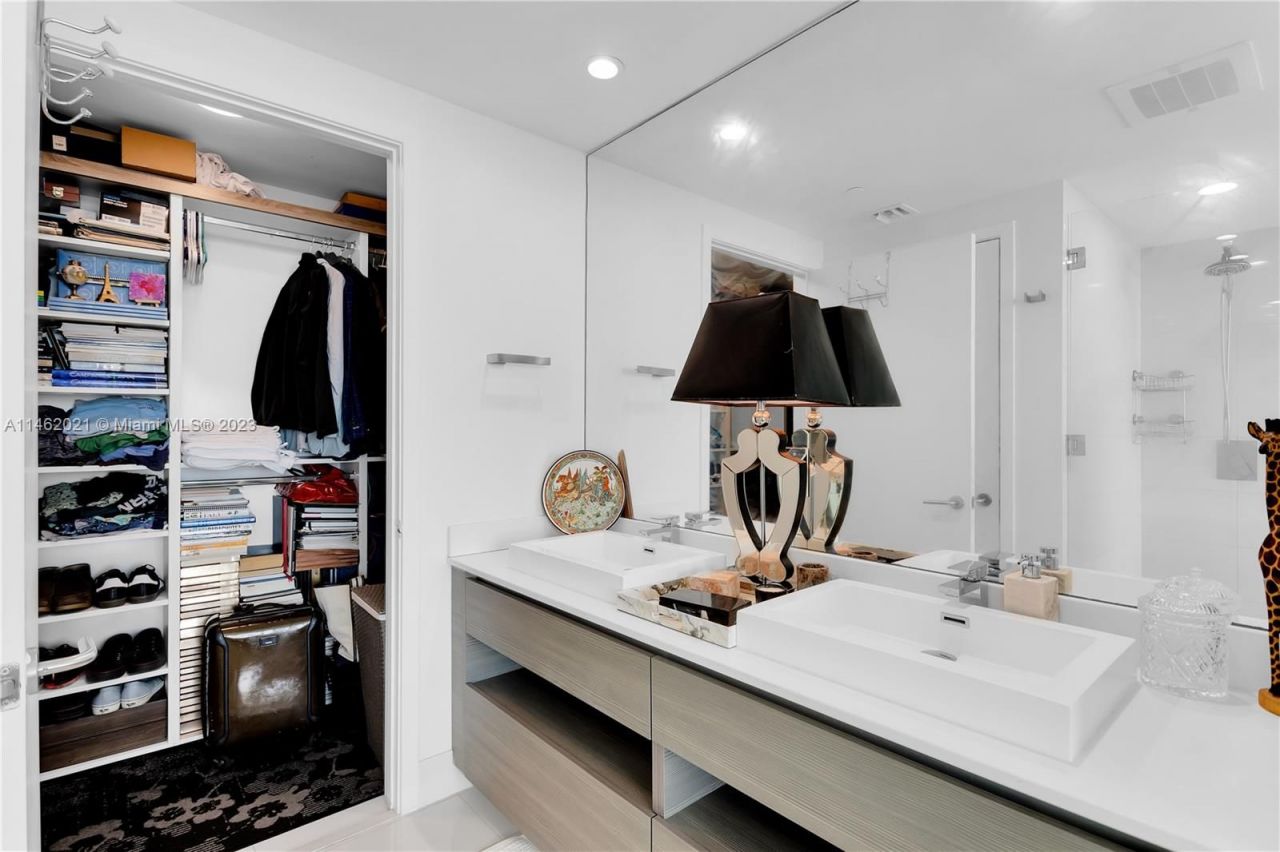 Flat in Miami, USA, 130 m² - picture 8