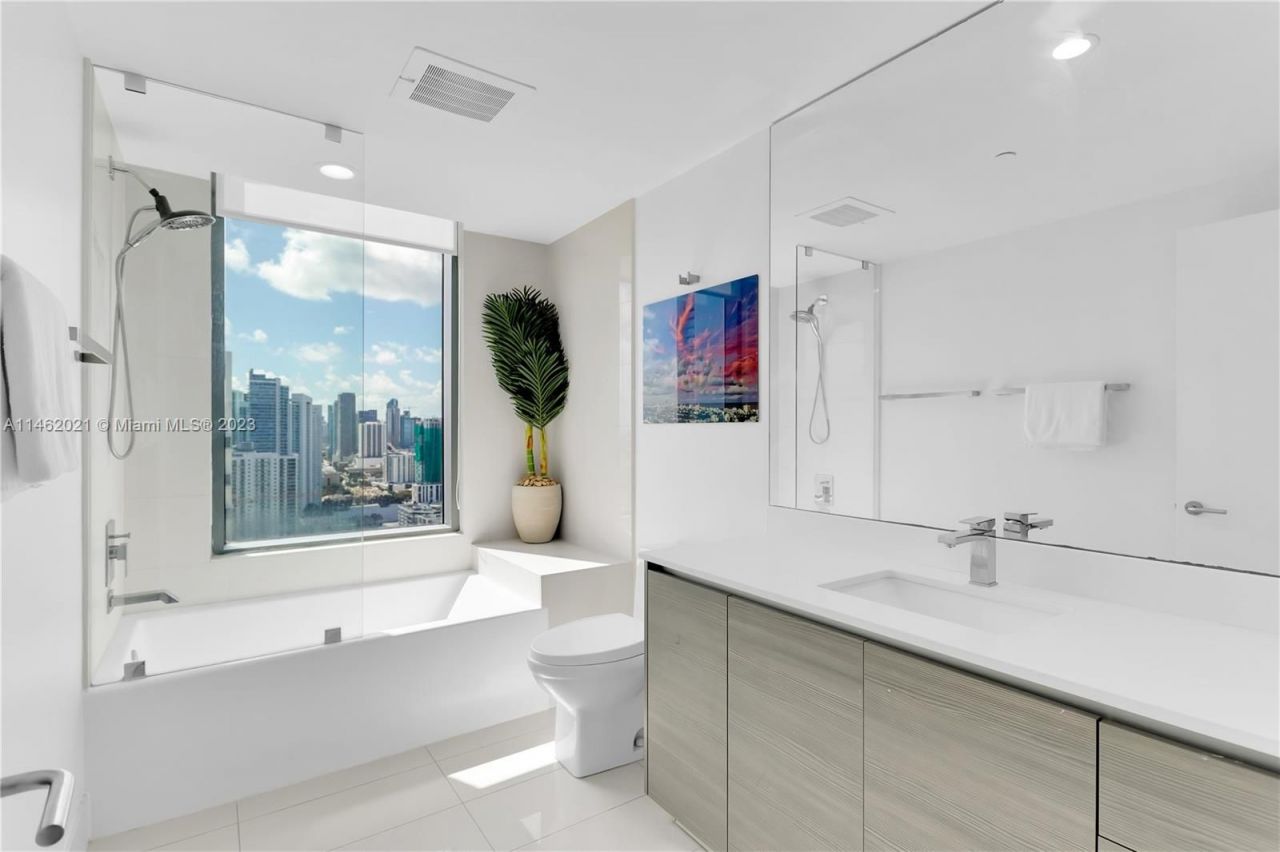 Flat in Miami, USA, 130 m² - picture 12