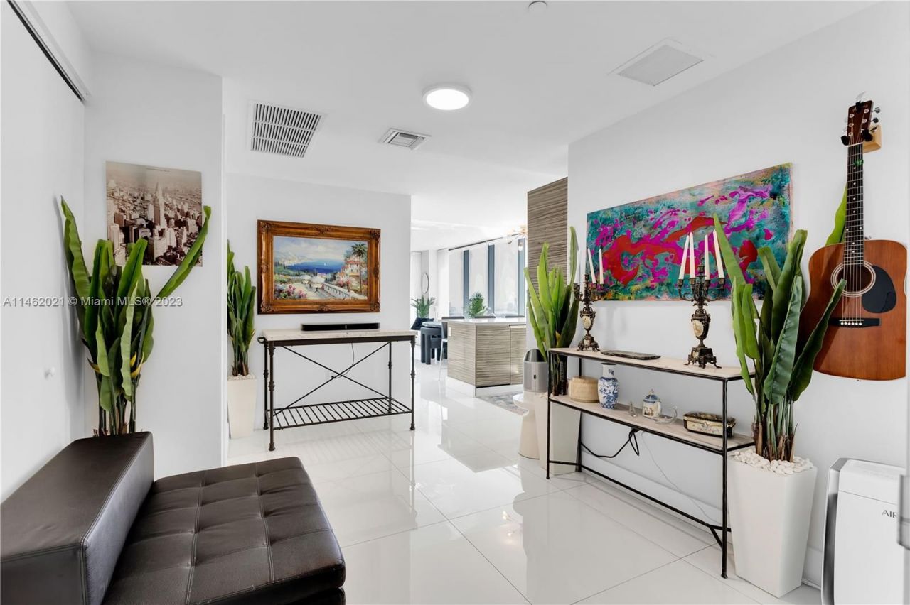 Flat in Miami, USA, 130 m² - picture 16