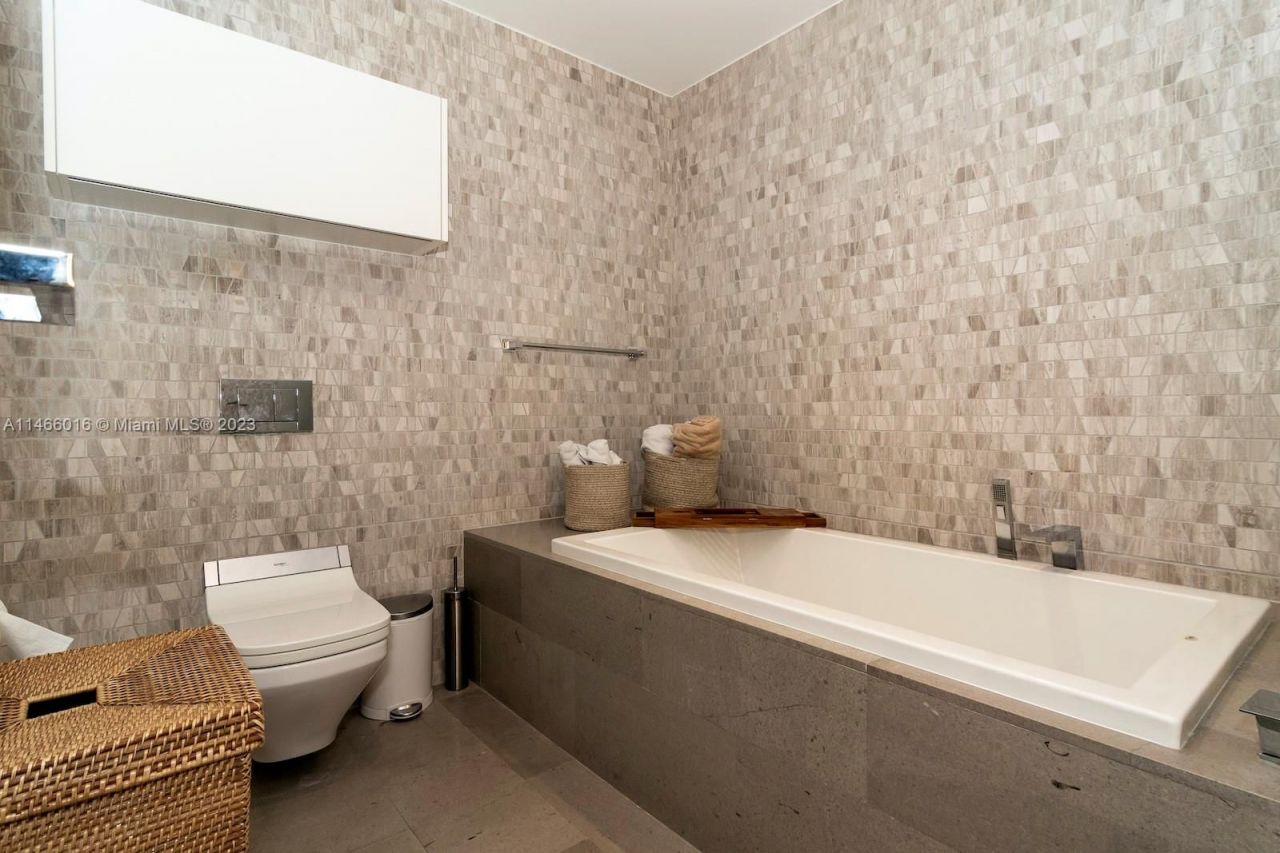 Flat in Miami, USA, 180 m² - picture 13