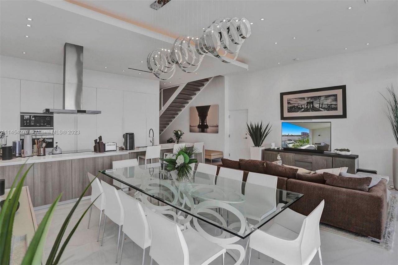 Townhouse in Miami, USA, 300 m² - picture 18