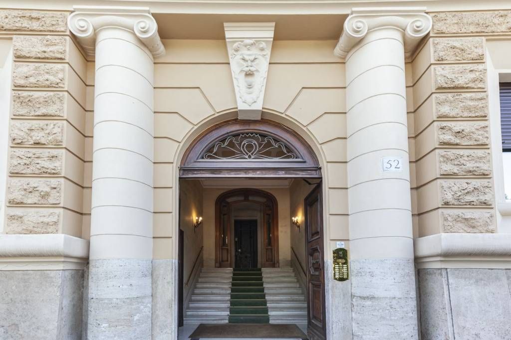 Apartment in Rome, Italy, 389 m² - picture 1