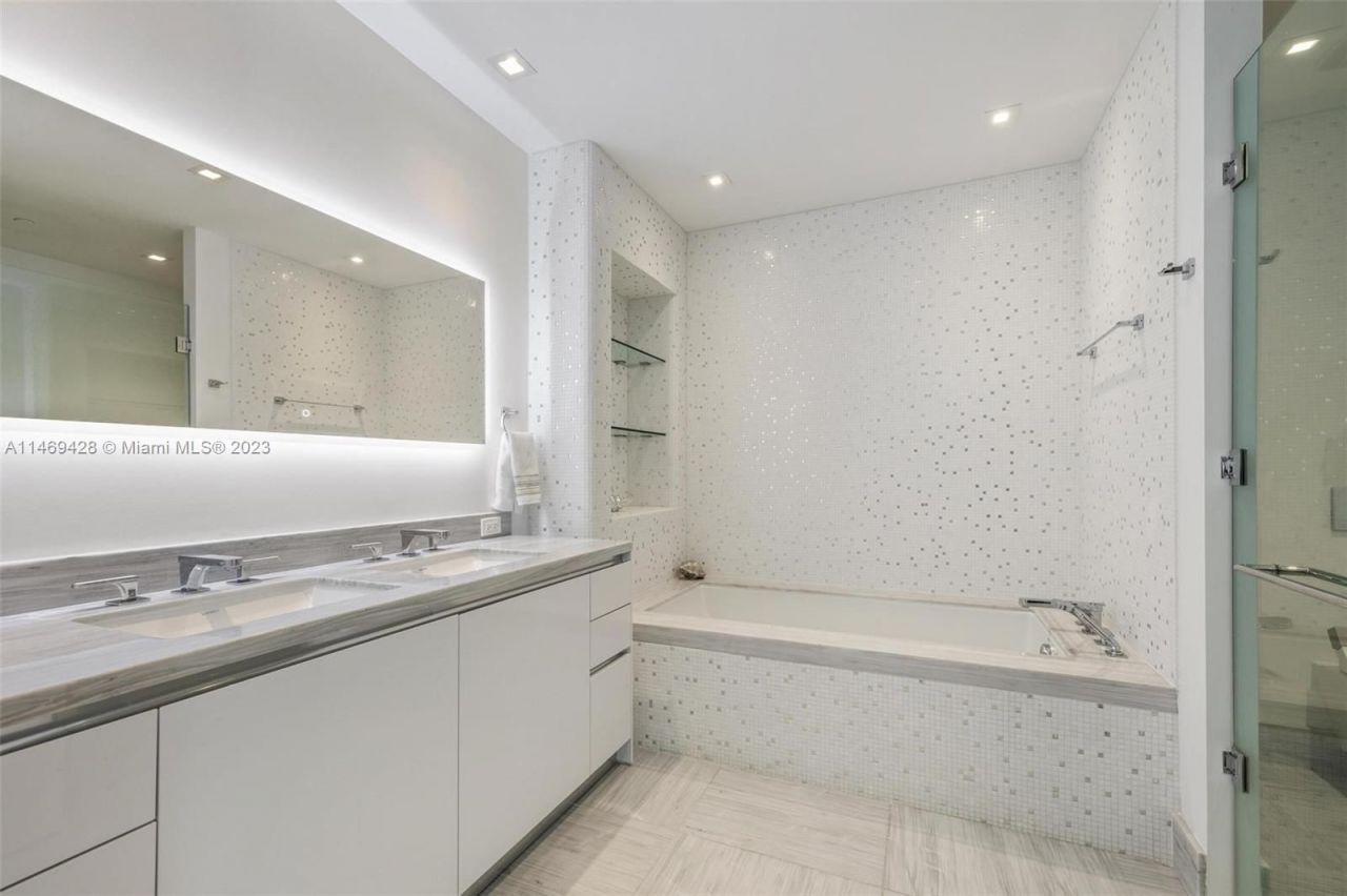 Flat in Miami, USA, 150 m² - picture 13