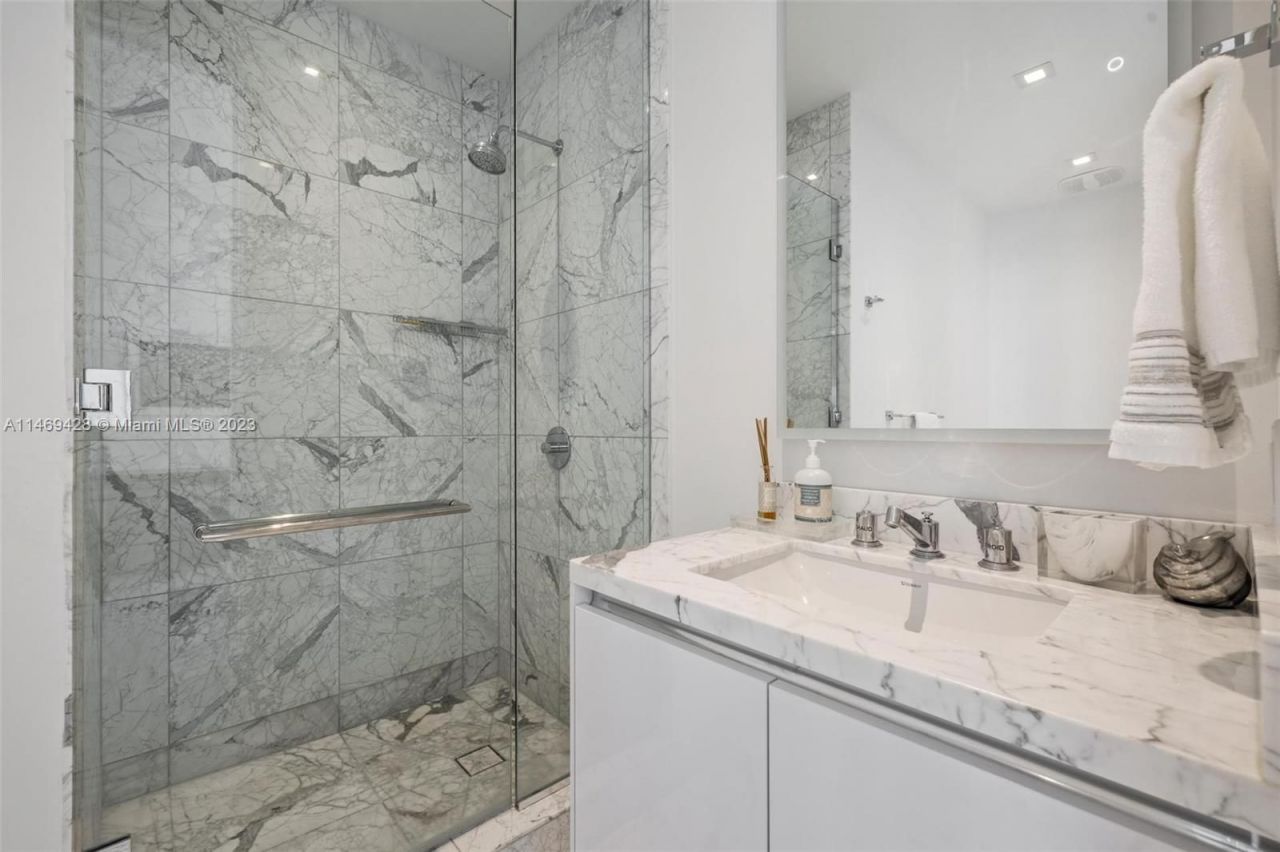 Flat in Miami, USA, 150 m² - picture 15