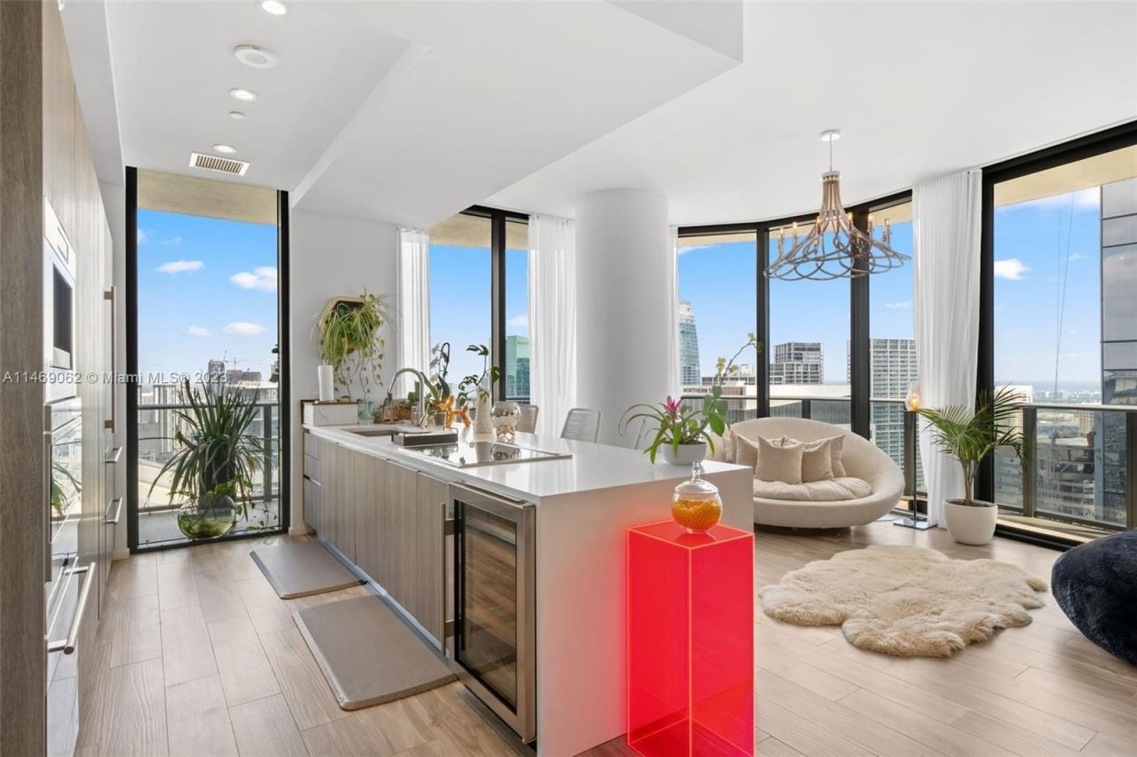 Piso en Miami, Estados Unidos, 220 m² - imagen 2