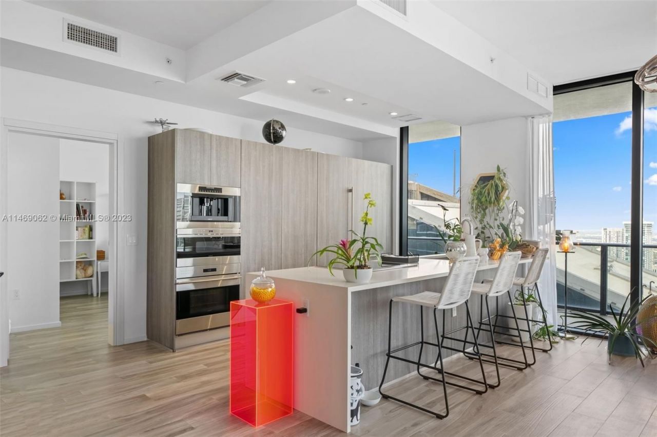 Piso en Miami, Estados Unidos, 220 m² - imagen 3