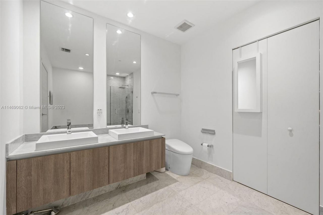 Piso en Miami, Estados Unidos, 220 m² - imagen 18