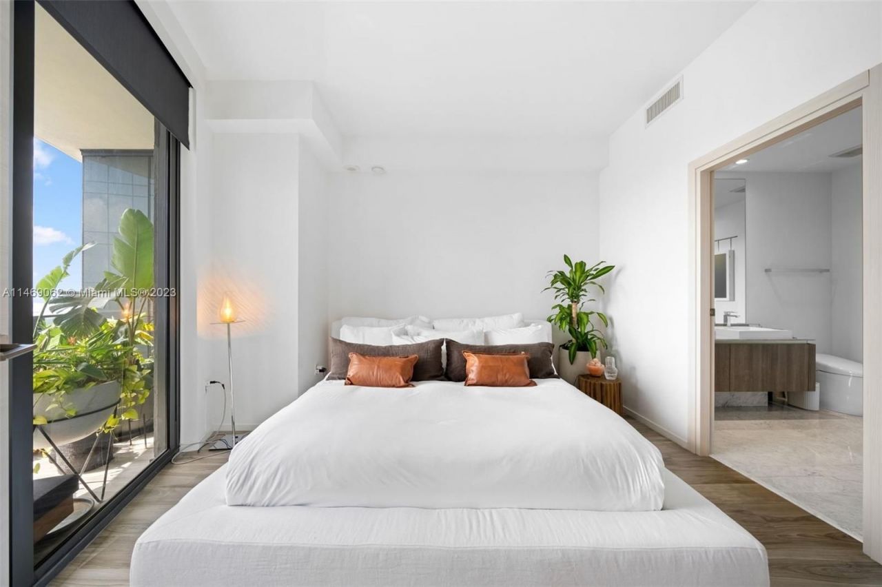 Piso en Miami, Estados Unidos, 220 m² - imagen 17