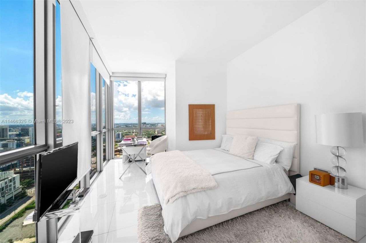 Flat in Miami, USA, 200 m² - picture 12